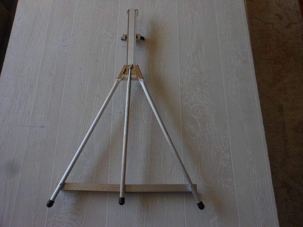 Tabletop easel for painting