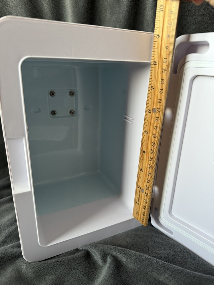 Personal Chiller Mini Fridge Small Space Cooler, White Marble