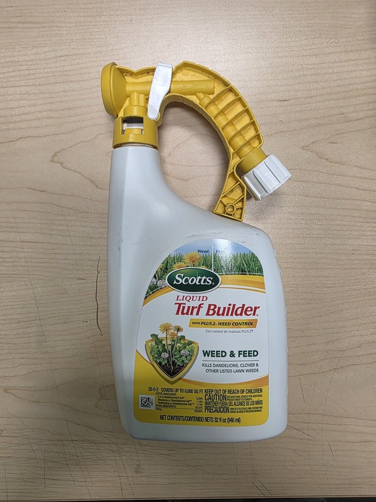 Scotts 32 oz Hose End Liquid Turf Builder with Plus 2 Weed Control Fertilizer