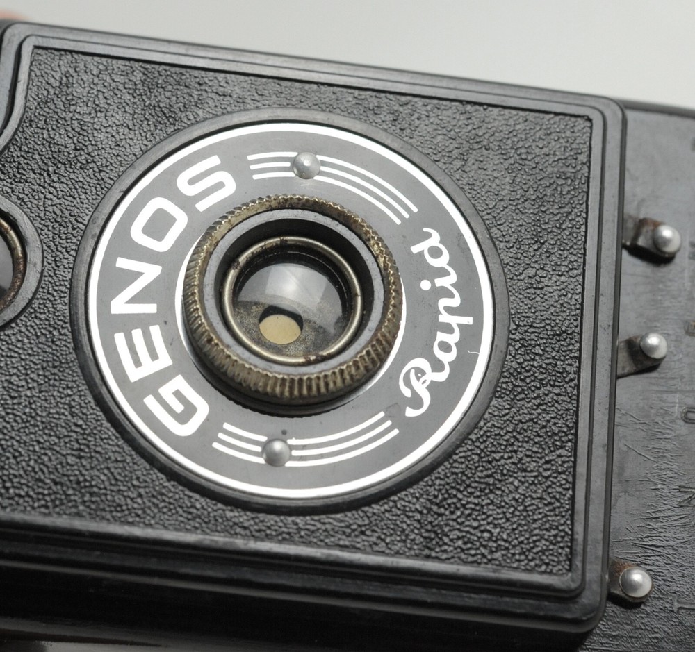 Genos Rapid Box camera Bakelite camera