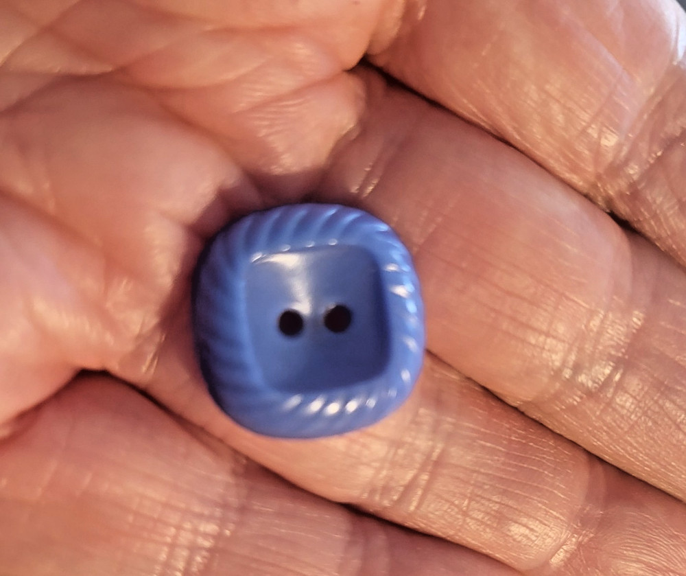 Colt # 7 button medium blue conf pattern 3/4"  excellent square rippled edges
