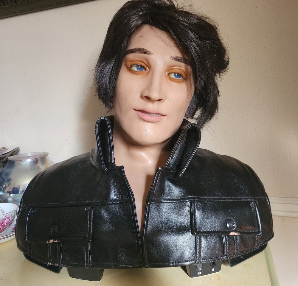 ELVIS Robotic Karaoke Machine WowWee Alive Realistic Life Like -