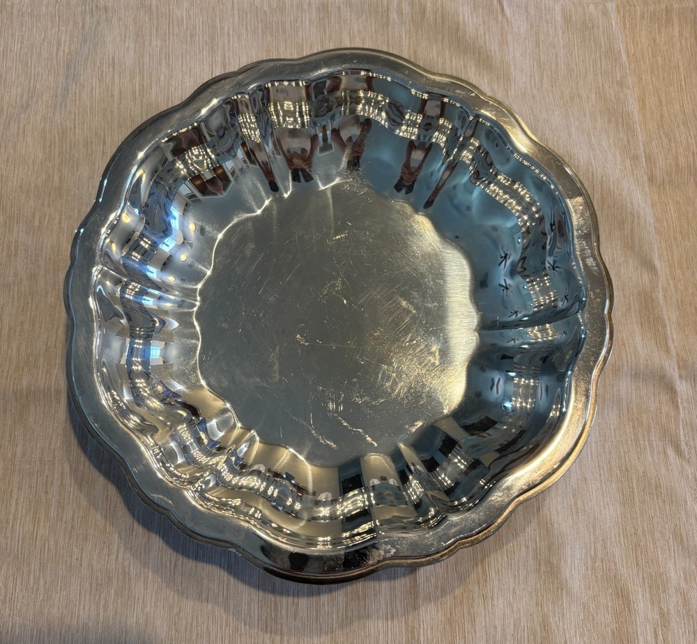 Beautiful Oneida Silverplate Footed Scalloped Bowl 9.5""