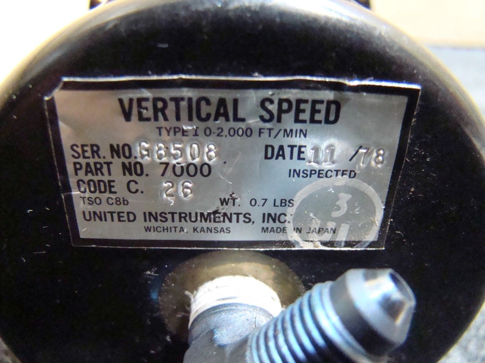 USED UMA (United Instruments) Vertical Speed Indicator PN: 7000, Code C26