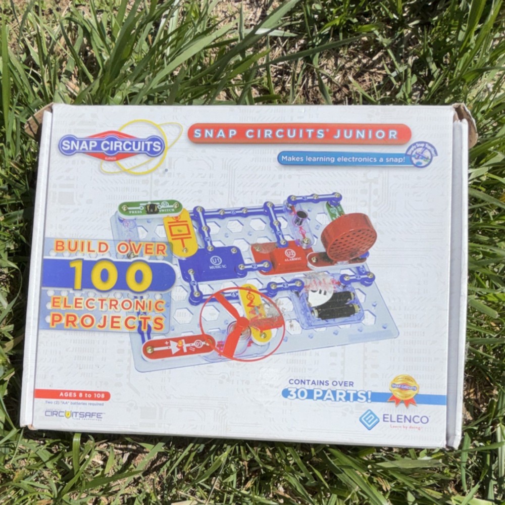 Elenco Snap Circuits Junior SC-100 Electronics Kit, 100+ Projects, Ages 8-108