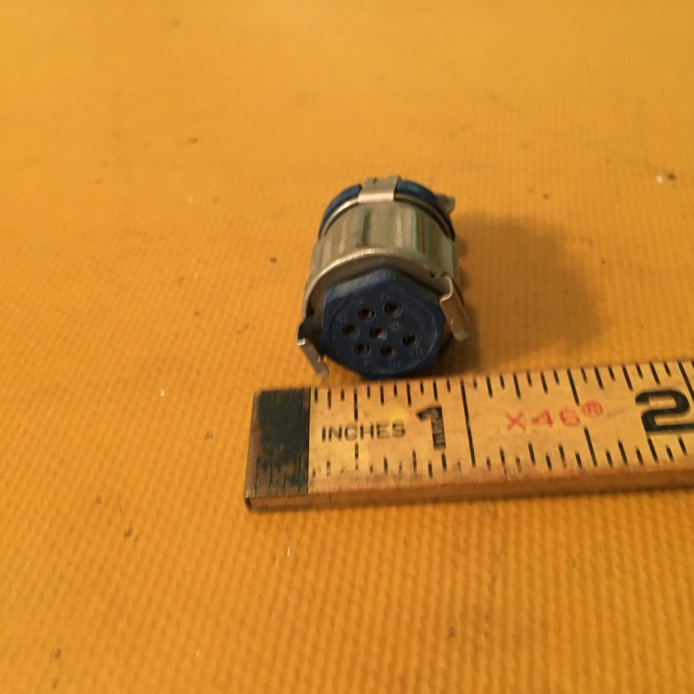 1 Amphenol 7 pin Female Circular Connector