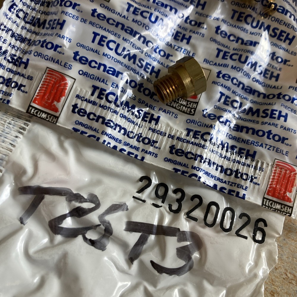 Tecumseh 29320026 Carburetor Bowl Cap