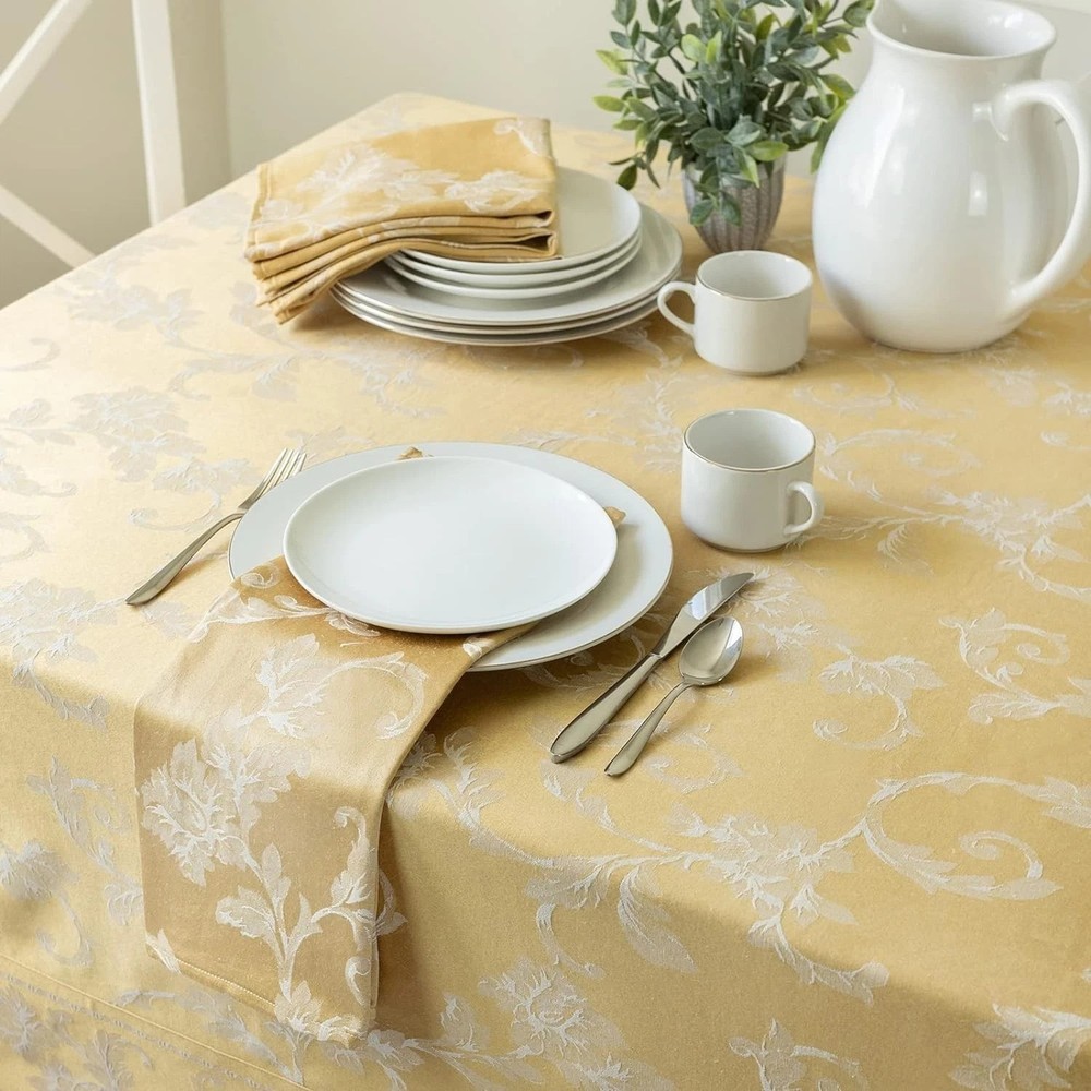 Luxury Damask Table Cloth - Ideal for Special Occasions