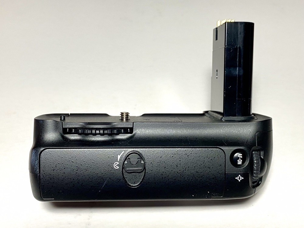 Nikon MB-D200 Battery Pack Multi Power Grip