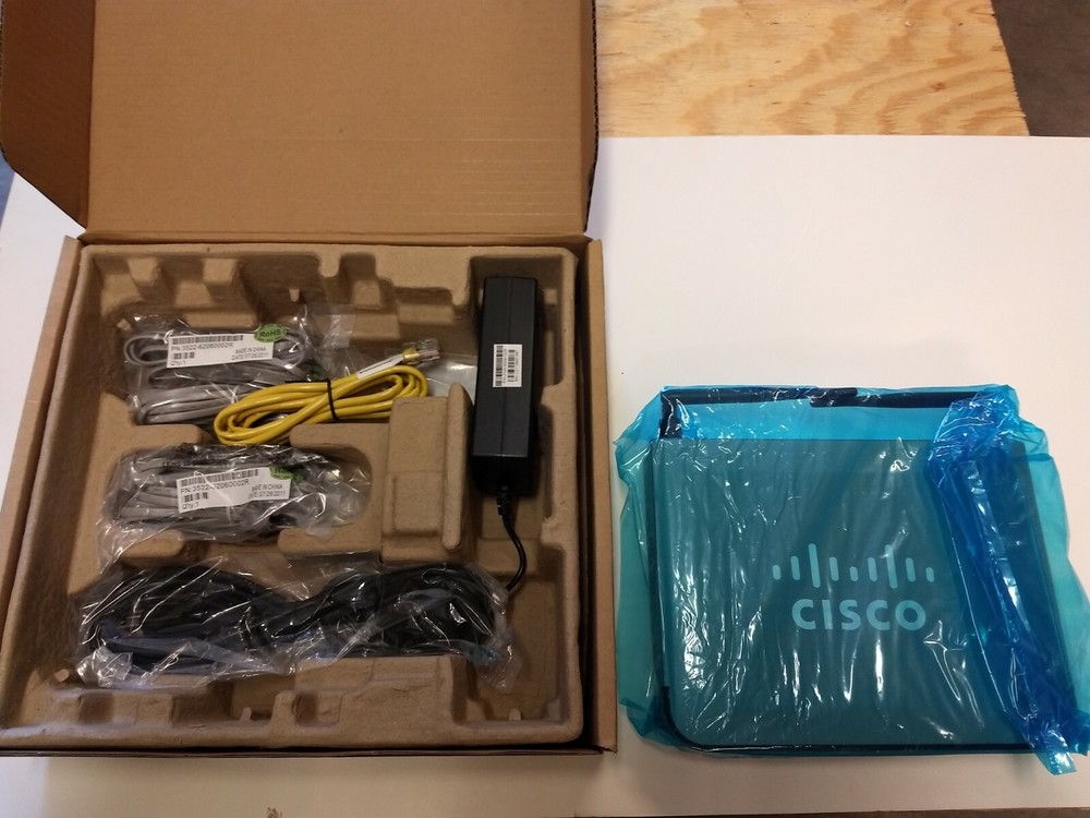 Cisco UC320W-FXO-K9 Unified Communication System