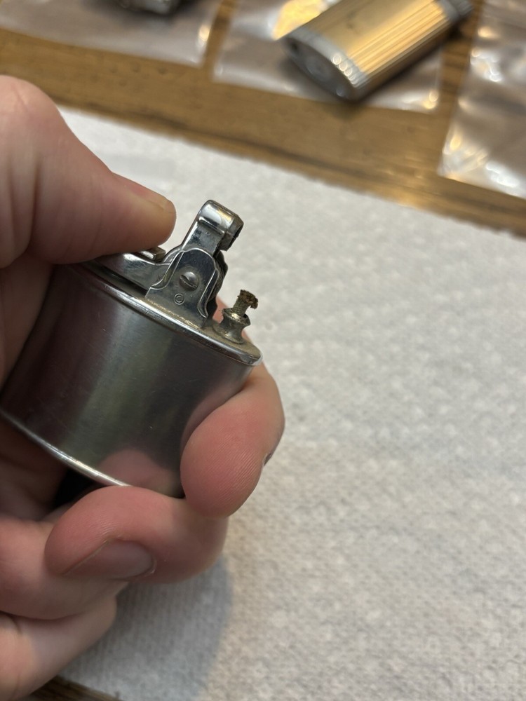 Vintage Ronson Standard Silver Tone Lighter