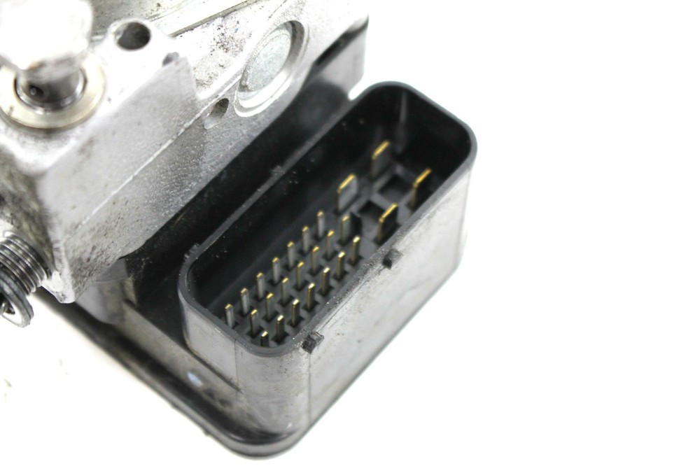 13 Triumph Speed Triple R ABS 1050 Abs Control Module Pump
