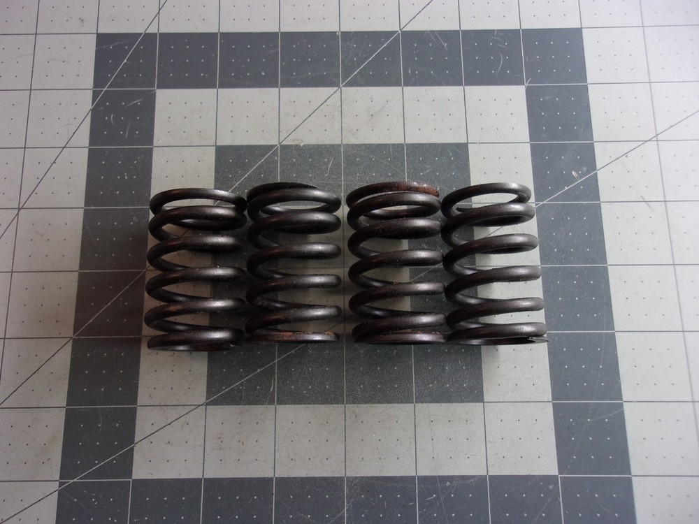 Clevite 212-1065 (4) Valve Springs