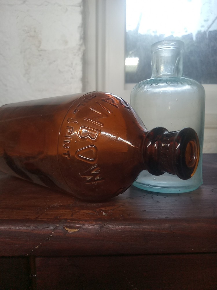 ATQ AMBER BOTTLE EMB. RAINBOW EX DISPLAY