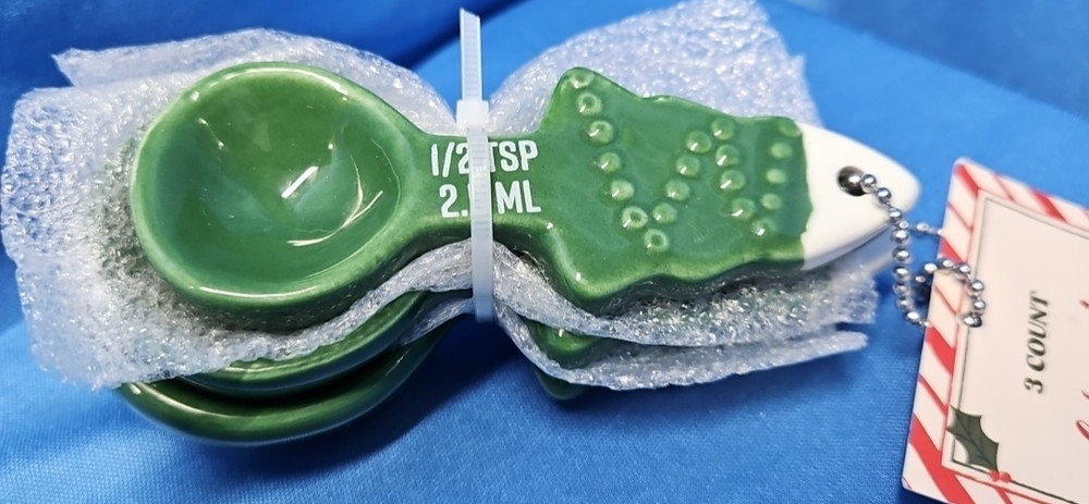 3 Count Ceramic Measuring Spoons Christmas Tree Shaped Green Newclassic