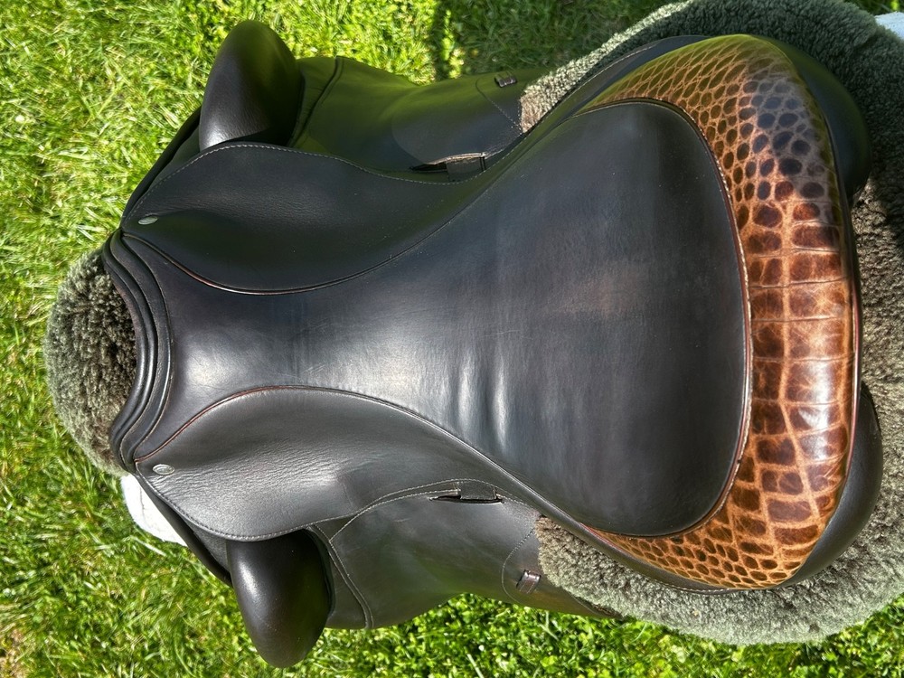 17.5″ Custom Saddlery Icon Alpha *Wool Flocked*, excellent condition