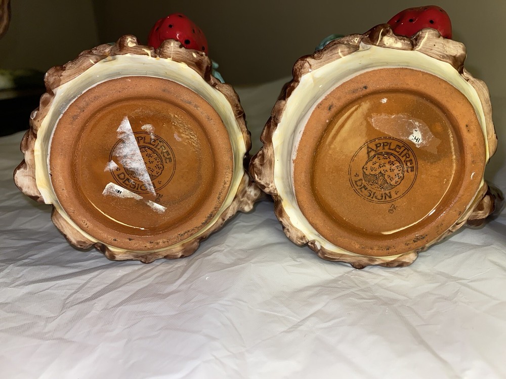 Apple Tree Strawberries Design Bark Ceramic pitcher and cup set damaged