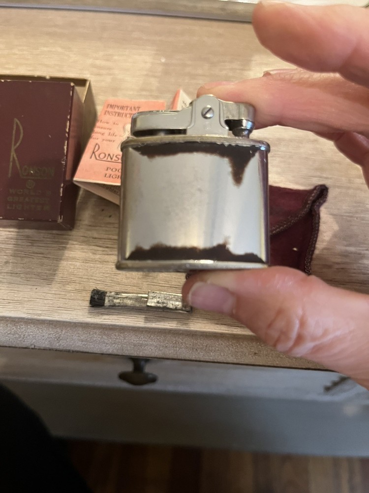 VINTAGE RONSON CIGARETTE LIGHTER IN BOX