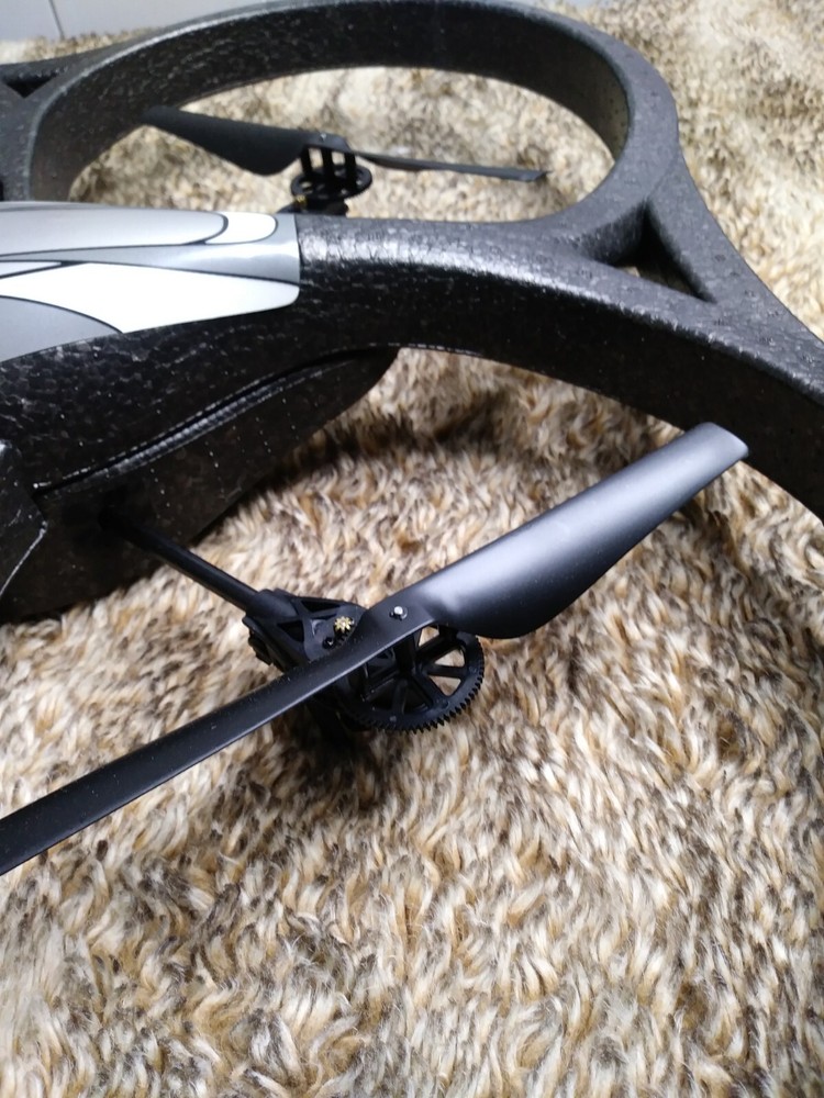 Parrot AR Drone The Flying Video Game NEEDS BATTERY