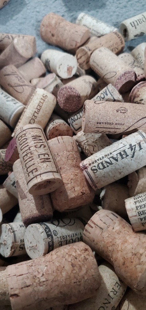 wine bottle corks, Aprox 276 Pcs. Assorted Styles, Names