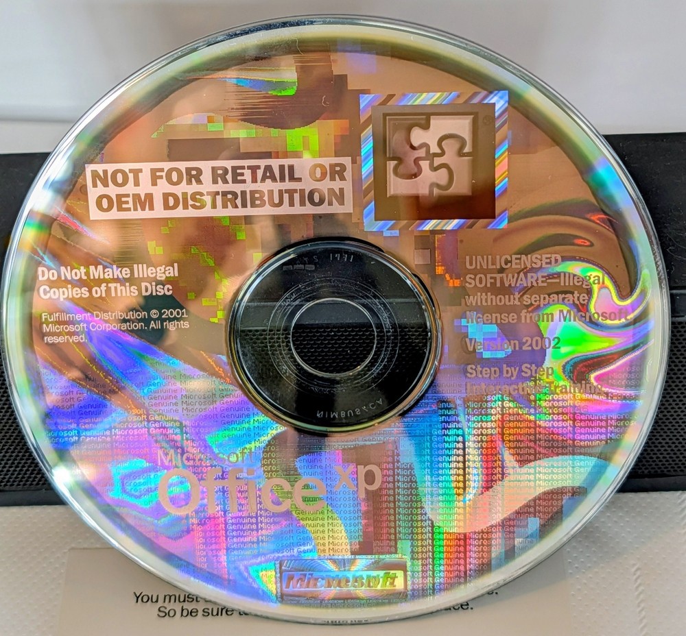 Microsoft Office XP Standard Edition version 2002 CDs with license key