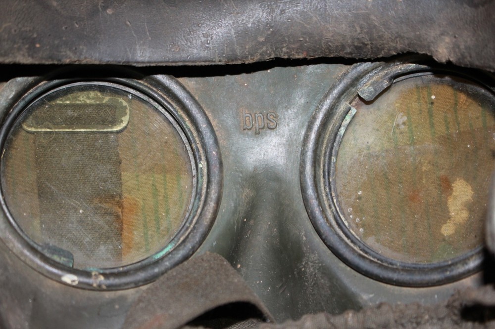 ORIGINAL WW2 GERMAN GAS MASK PROTECTIVE GOGGLES MOTORCYCLE WORK PROTECTIVE 1944