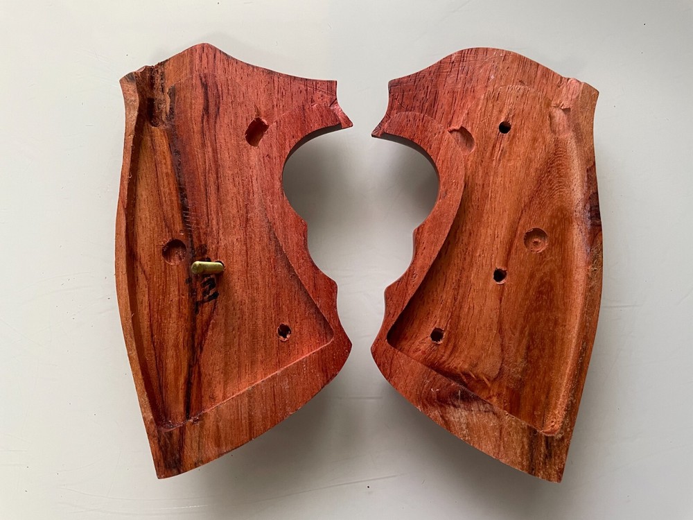 New Smooth Wood Decorative Grips For Colt Python grip, Checker;Closed back