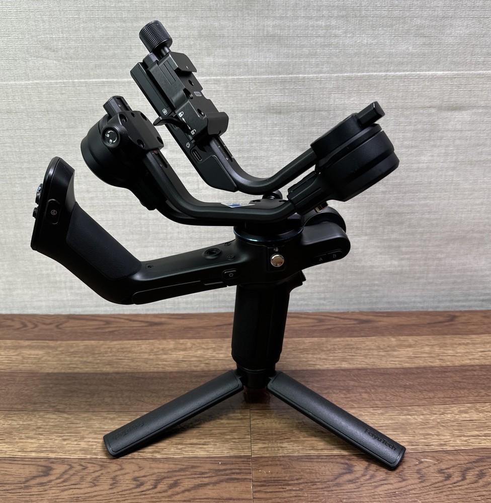 FeiyuTech SCORP-C Handheld Gimbal for Mirrorless Camera