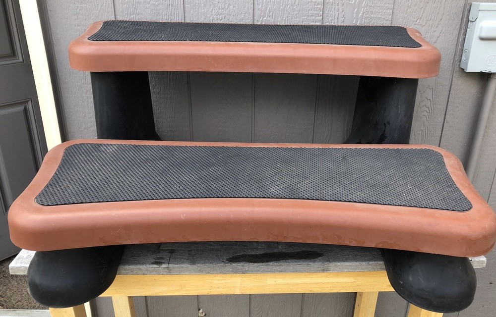 hot tub / spa steps in rust colored plastic.#3-1025