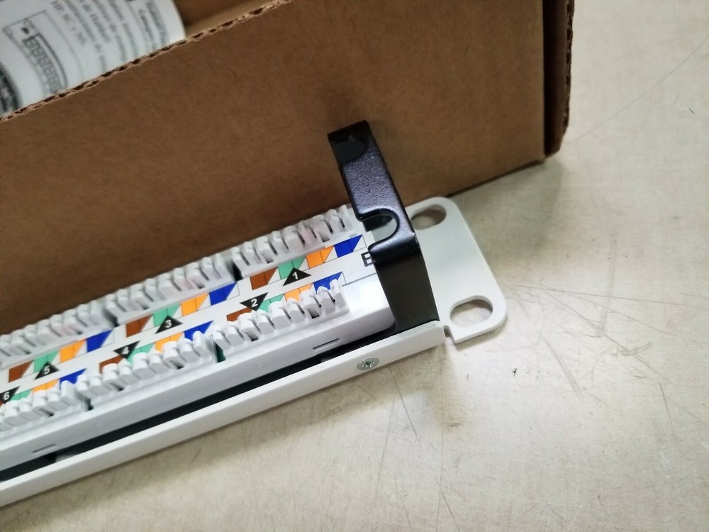 HUBBELL HP5E24W PATCH-PANEL CAT5E 24 PORT UNI, WHITE