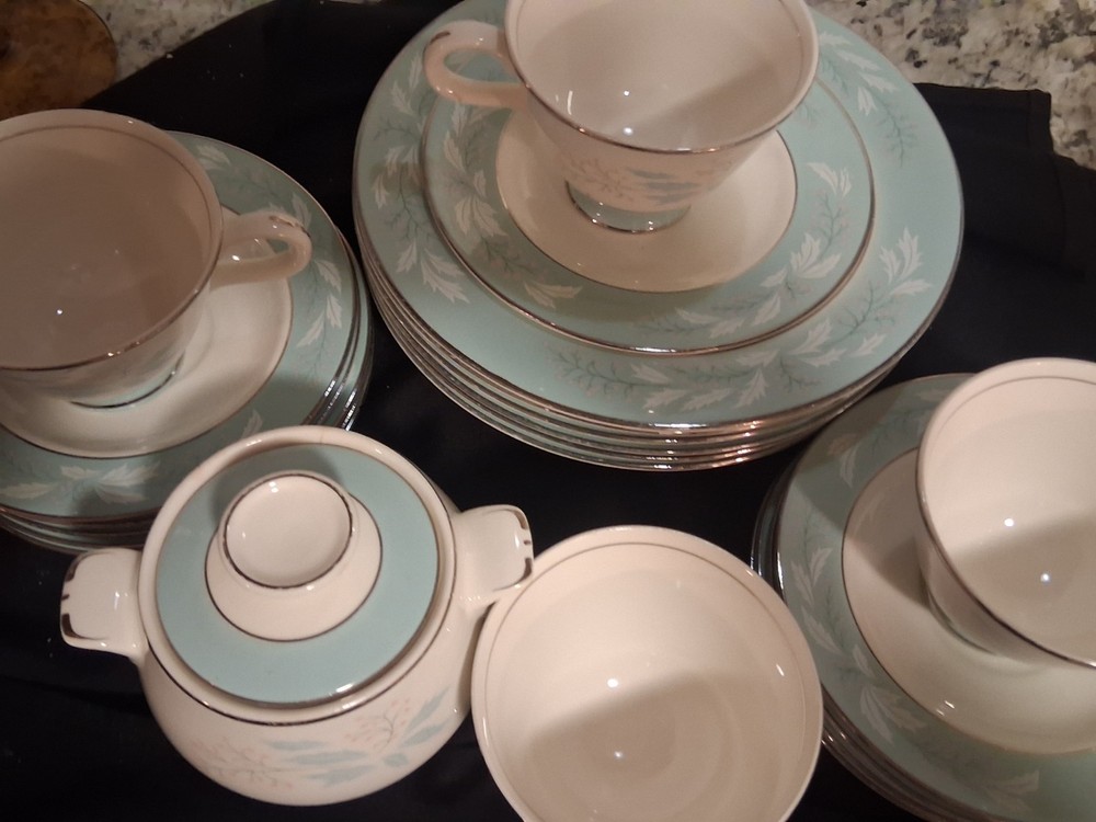 Homer Laughlin Cavalier Eggshell Romance 21Pcs Set