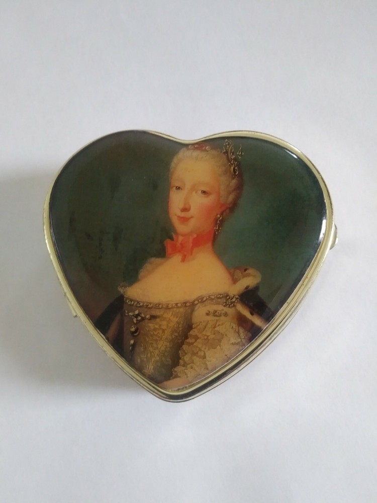 polished brass Marie Antoinette mirrored compact