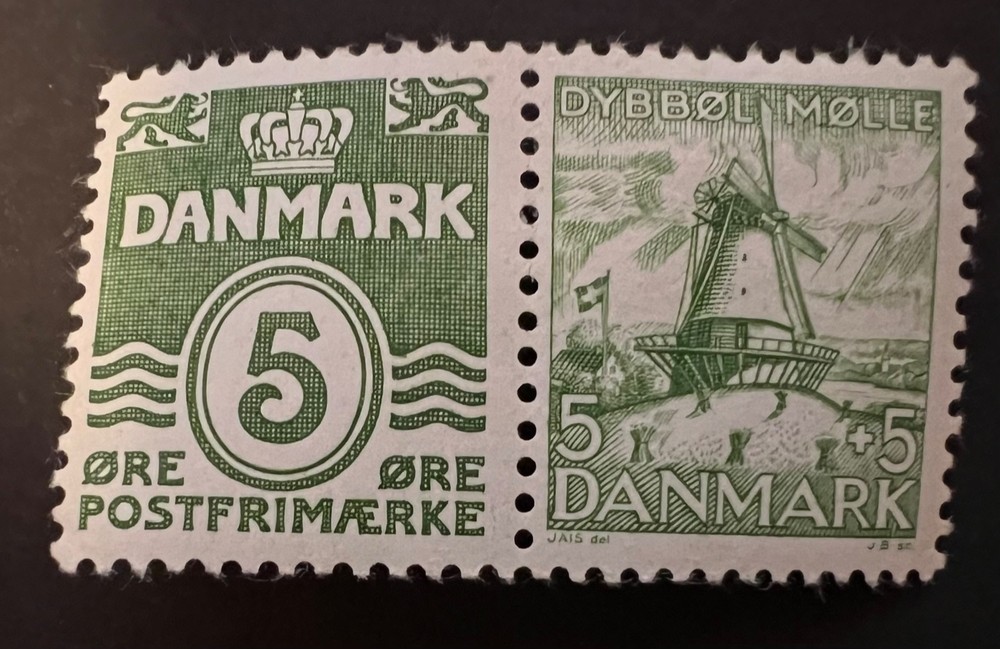 Denmark 1933- 2004 MM sg 268b with 303 Attached