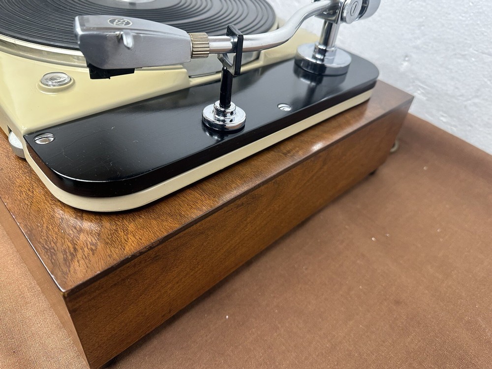 Thorens Vintage Turntable Model 124