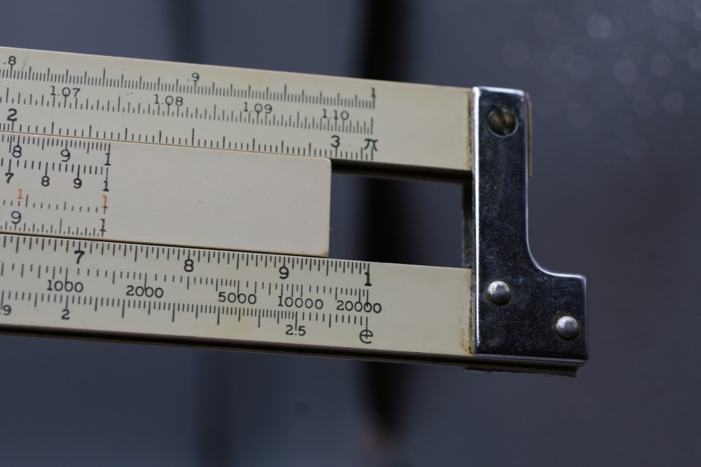 COMPASS No. SR-909 Slide Rule with Case B1