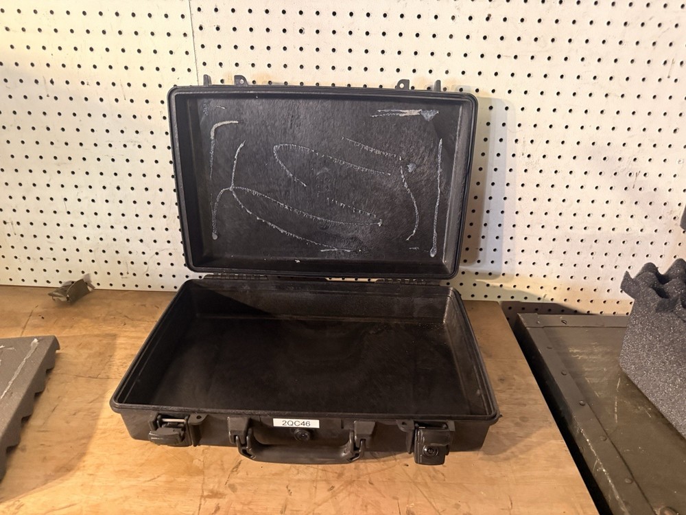 Pelican 1490 Protector Laptop Case - Black Read Description All Different