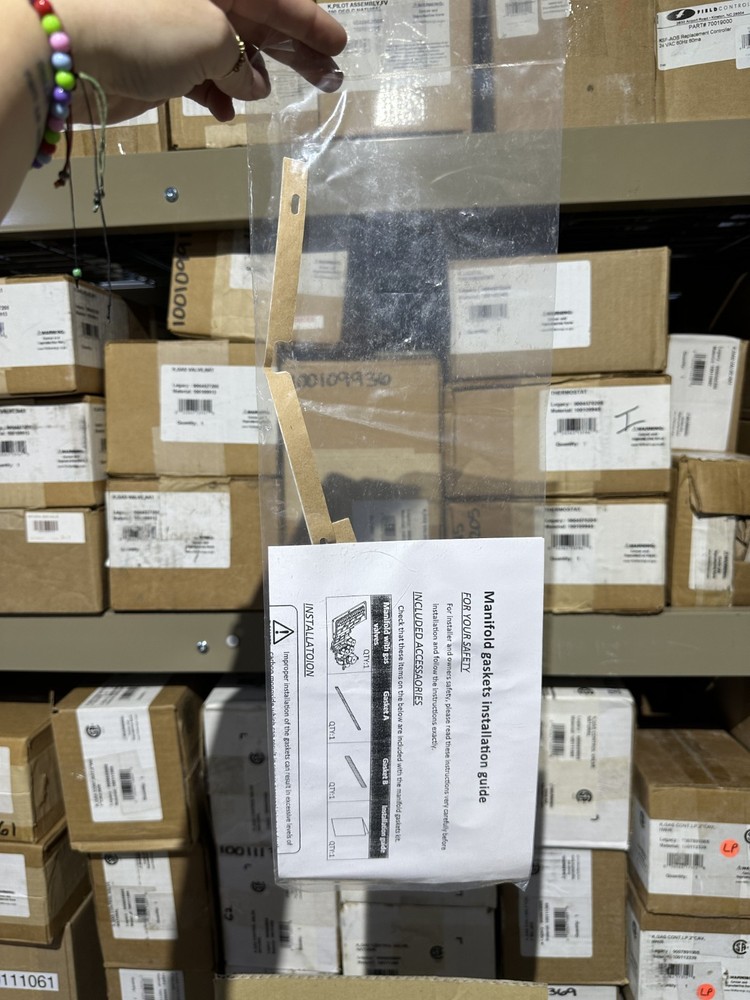 100076317 | 320273-356 | EK460 | A.O. Smith Manifold/Gas Valve Assembly Natural