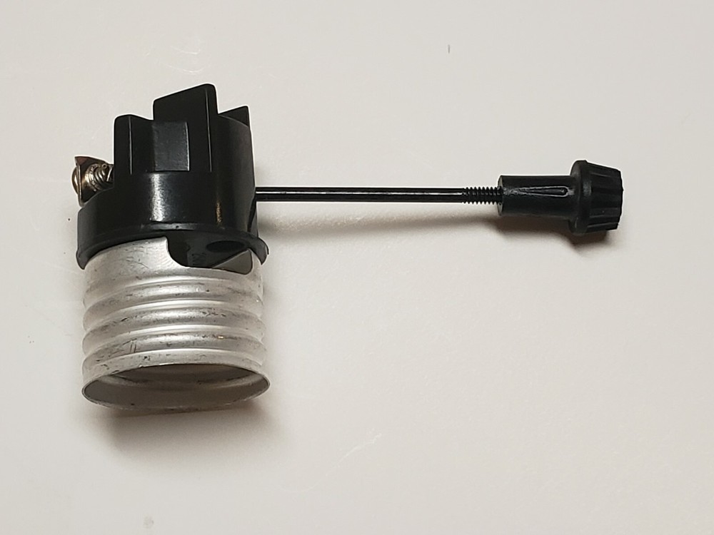 ON/OFF TURN KNOB MEDIUM E26 BASE SOCKET INTERIOR WITH 2" MANDREL NEW 48200JB