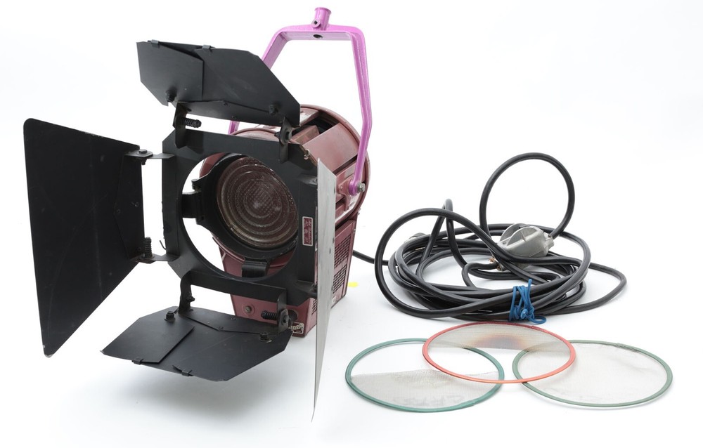 Mole Richardson Type 4131 2000W Baby Junior w/new bulb