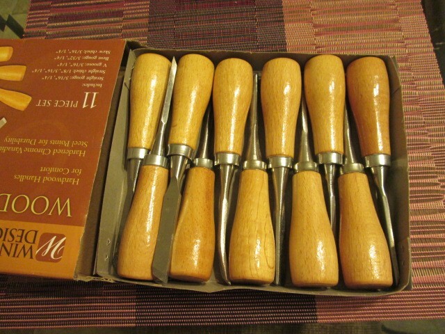 Windsor 11 piece wood handled carving set