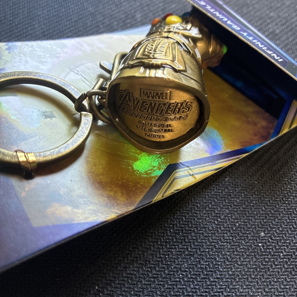Marvel Comics Avengers Infinity Gauntlet Pewter Keyring Key Chain Thanos
