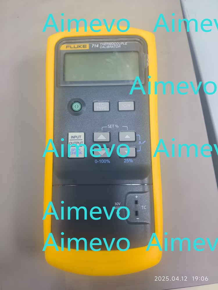 Fluke 714 Thermocouple Calibrator