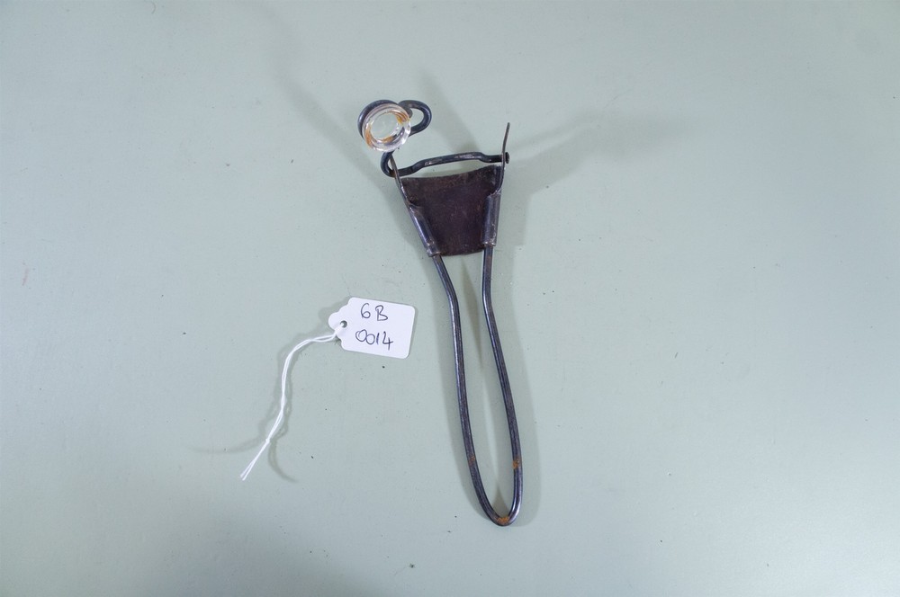 Vintage Pyrex Flameware Removable Handle Snap Clip Holder