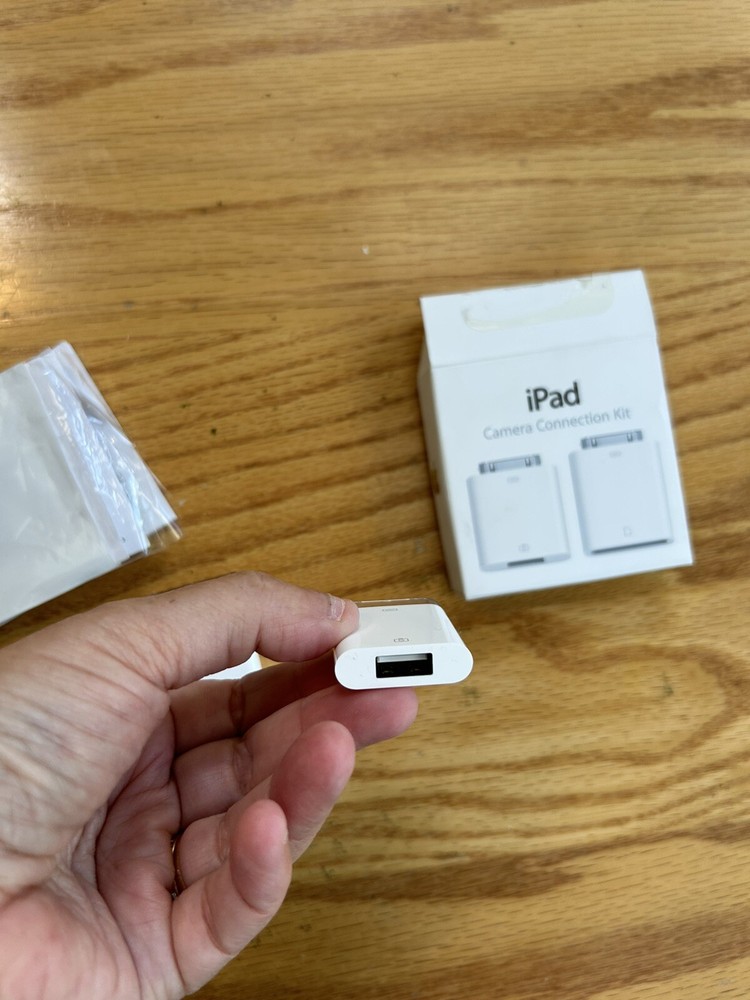 Apple iPad/iPod Camera Connection Kit - MC531ZM/A - USB & SD Card Reader