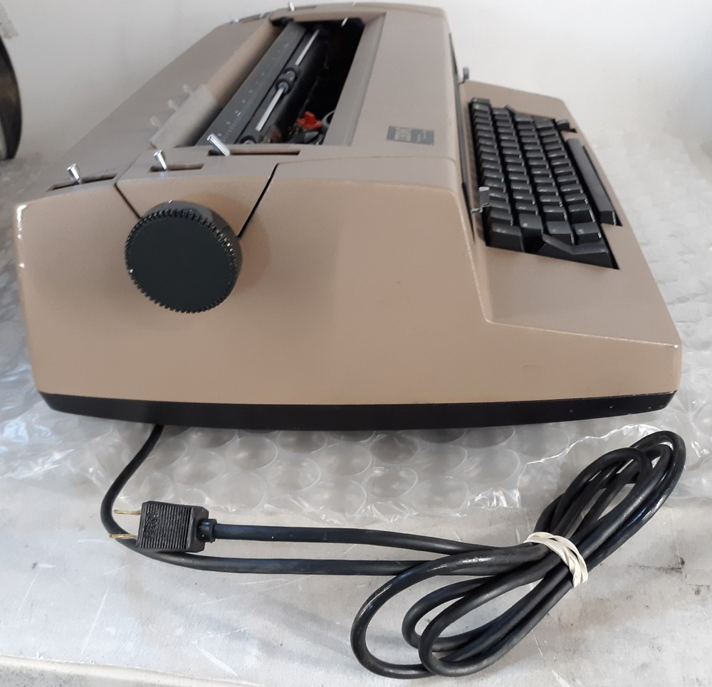 IBM Correcting Selectric III Typewriter *FOR PARTS*