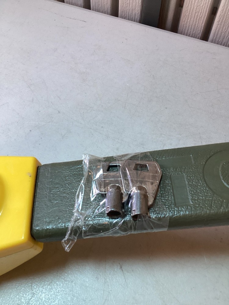 Stoplock Pulsar Car/Van Steering Wheel Lock With 2 x Keys - Missing Red Pulsar.