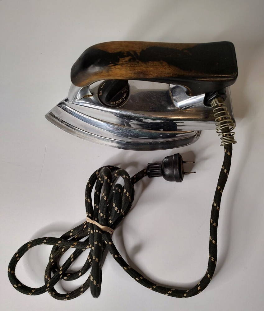 Vintage 1950s MCM Montgomery Ward Black handle Automatic Iron