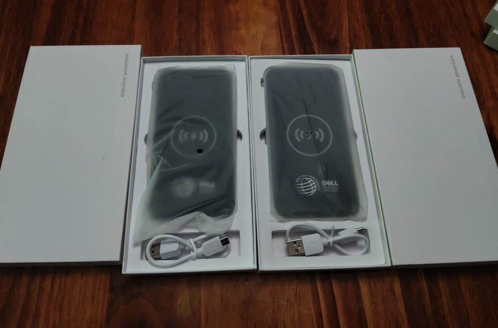 2 TOMAX Wireless Charging EXECUTIVE POWERBANK, New