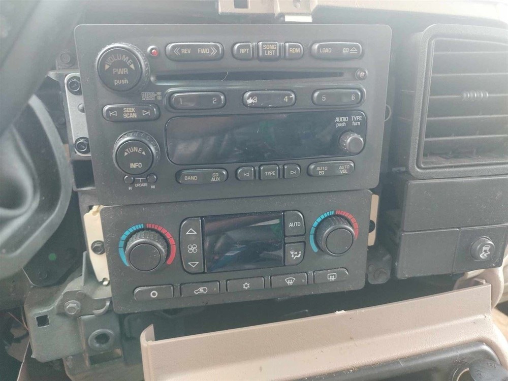 SUBURBN15 2006 Glove Box 18763