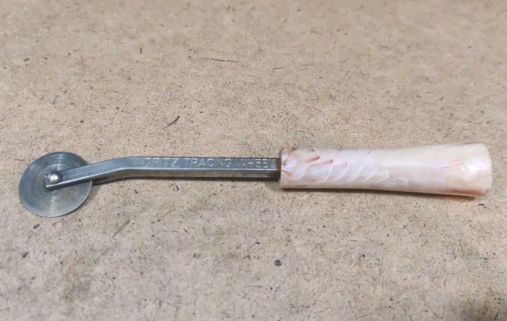 VINTAGE DRITZ TRACING WHEEL BAKELITE PERFORATING TOOL MARBLED BAKLITE HANDLE